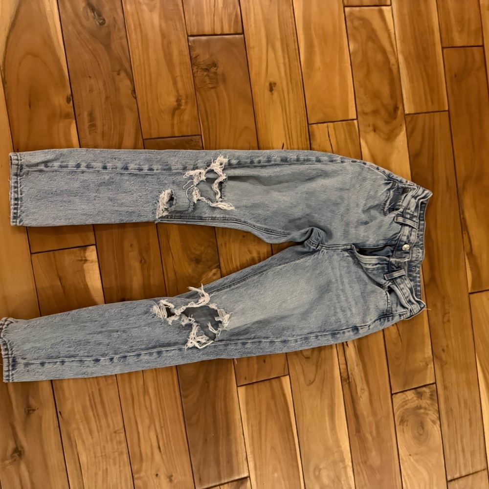 American Eagle Outfitters Light Blue Distressed Boyfriend Jeans